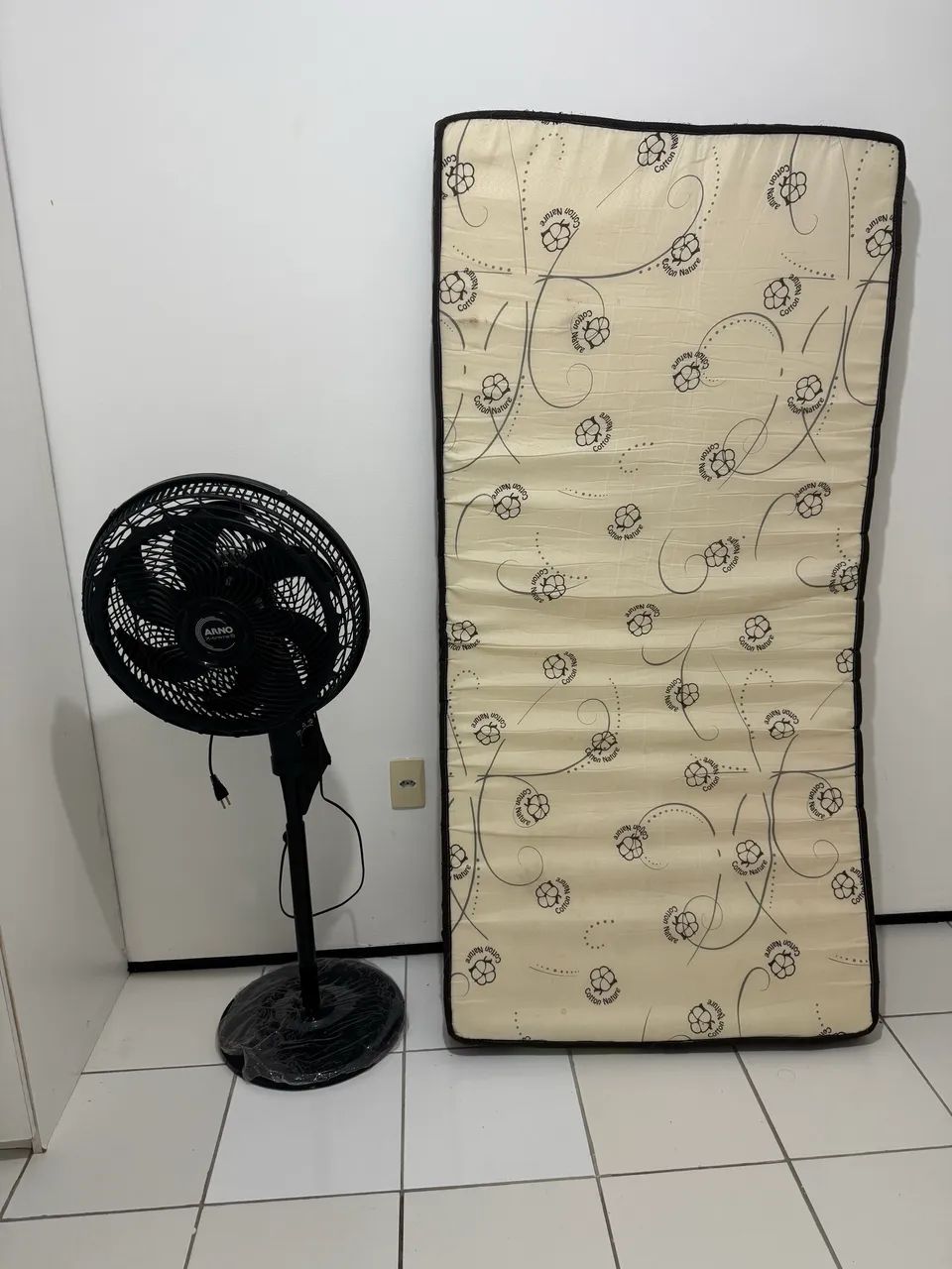 Vendo ventilador coluna Arno e colchão solteiro 