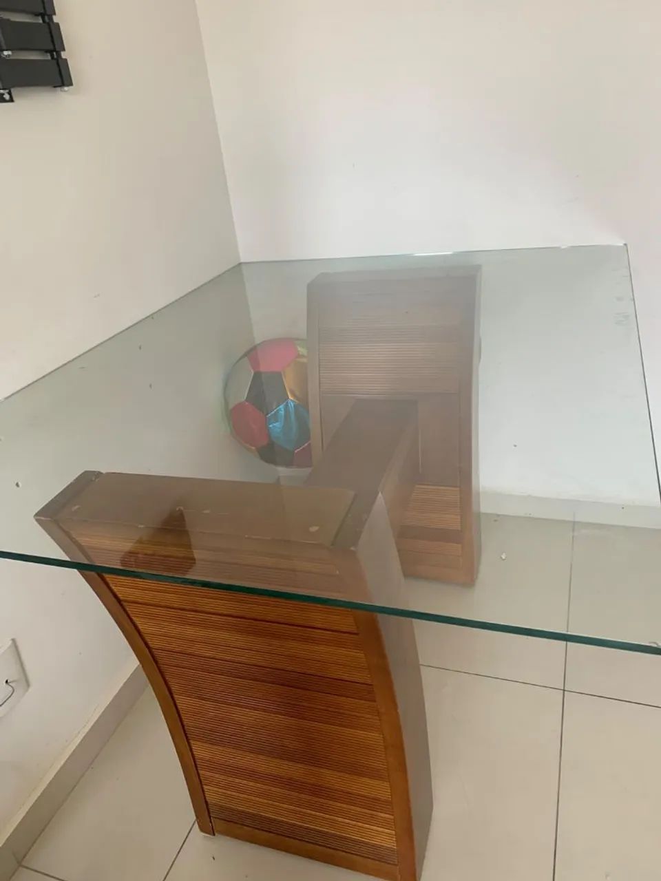 Mesa de jantar em madeira + vidro - Foto 2