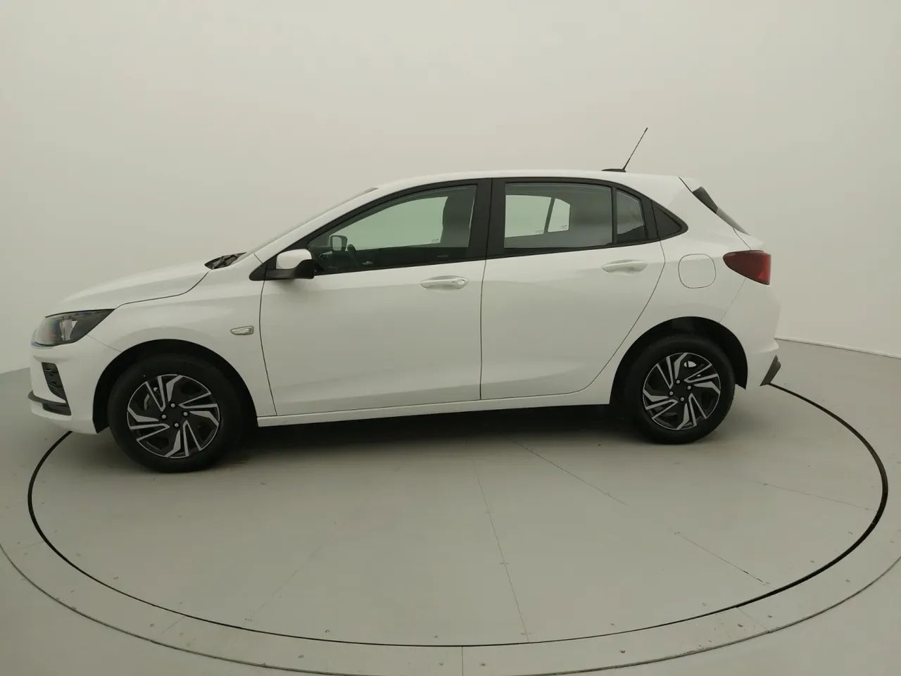 Chevrolet Onix Hatch 1.0 12V Flex Mec. 4P, foto 2 de 18