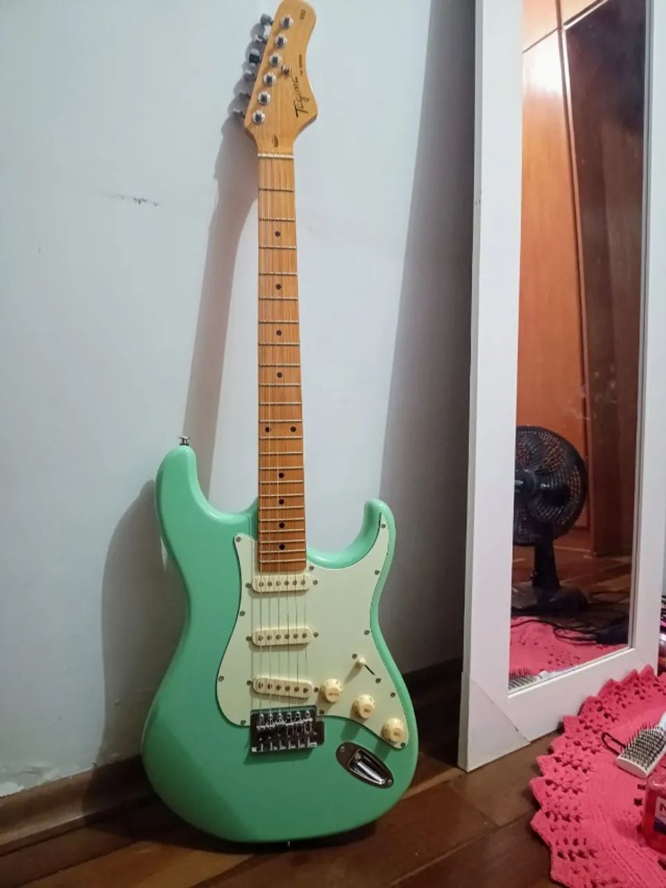 Guitarra Tagima semi nova com cubo.  - Foto 3