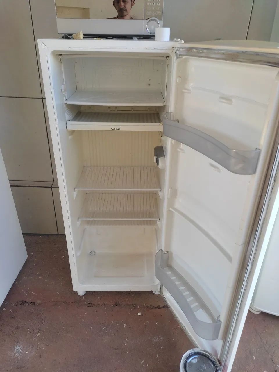Geladeira Consul 239 litros funcionando perfeitamente íntegro  - Foto 3