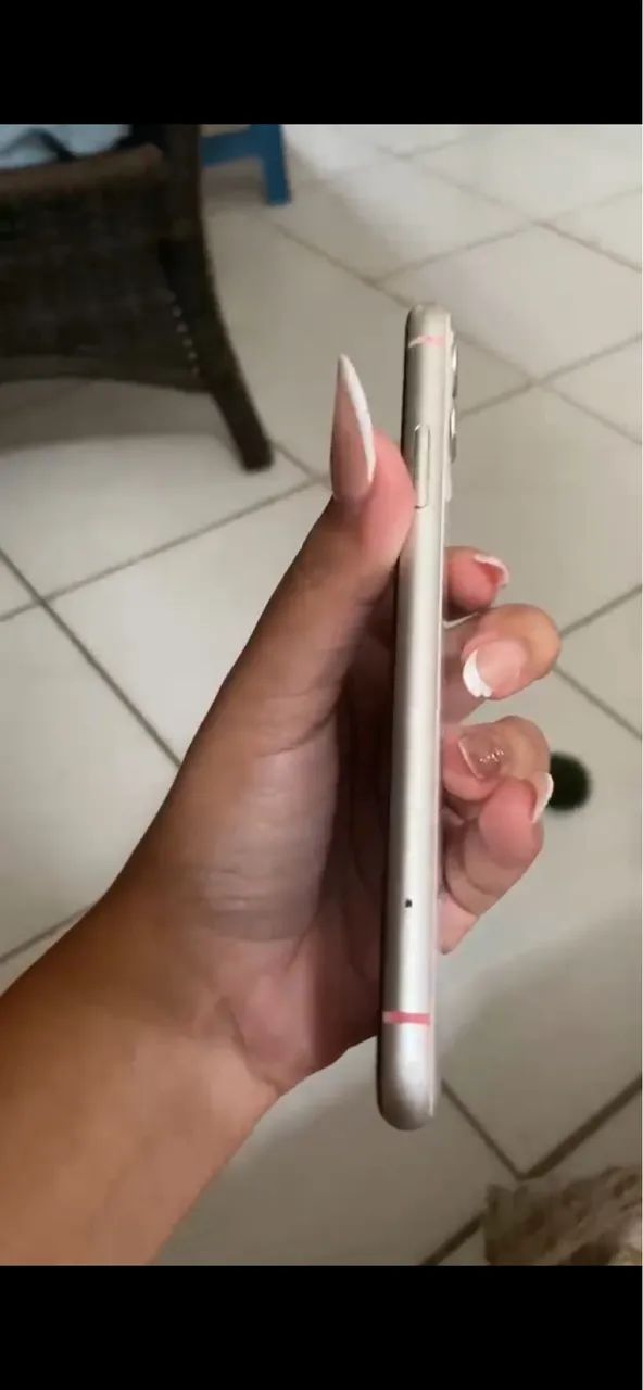 Vende-se iPhone 11 - 64gb  - Foto 2