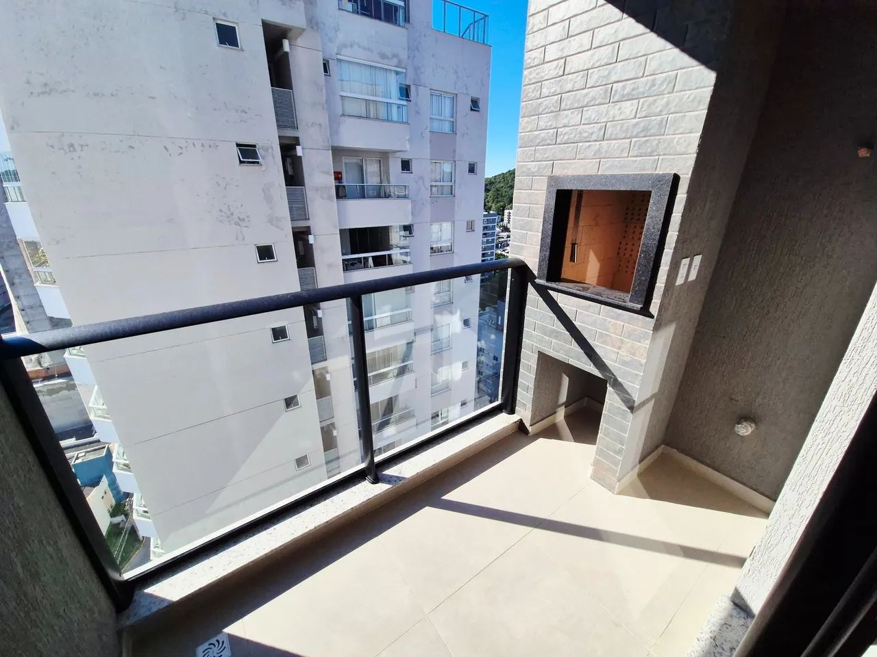 Apartamento Studio com Sacada e Churrasqueira na Praia Brava