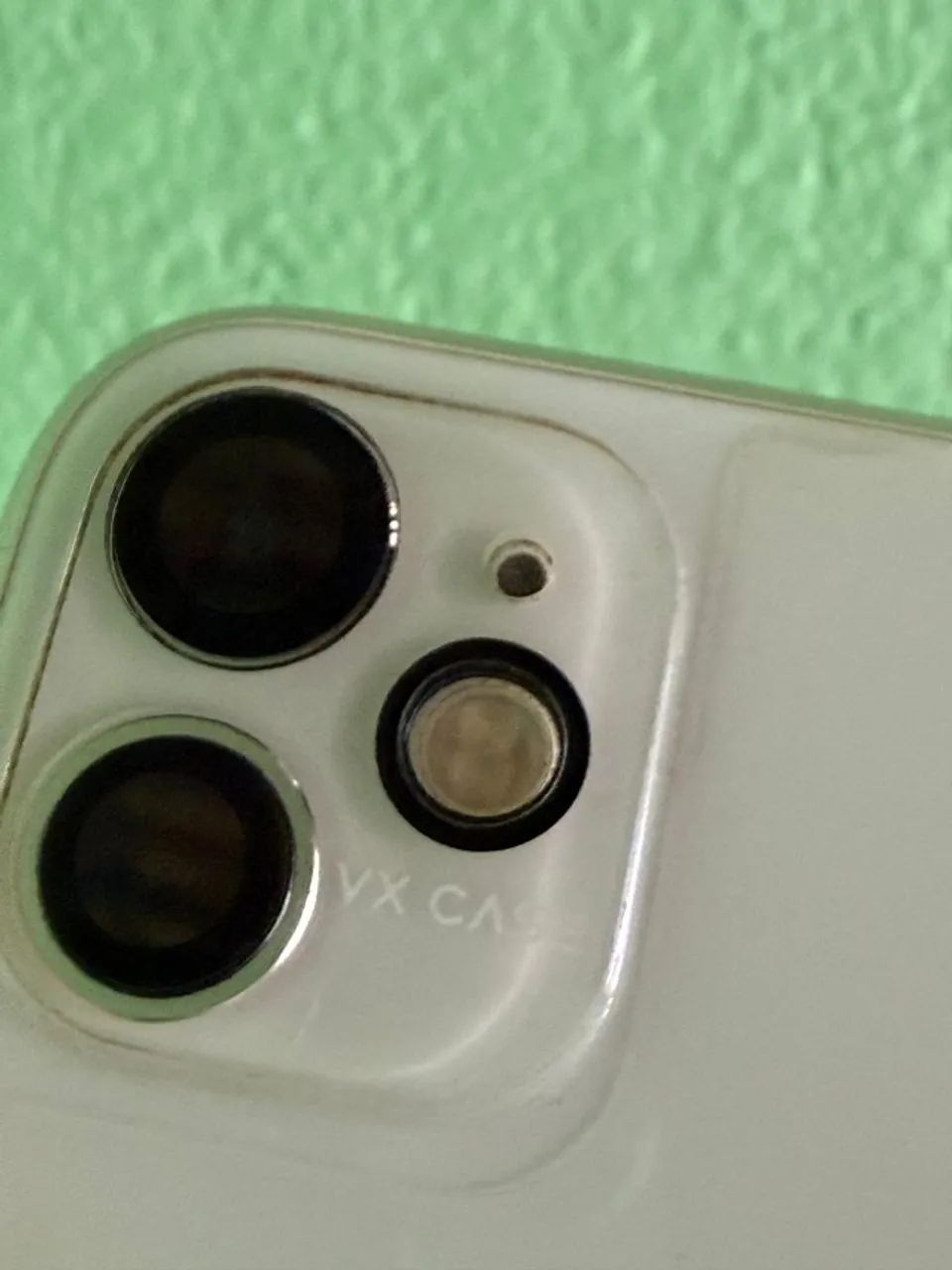 vende-se iphone 11 branco - 64g - Foto 3