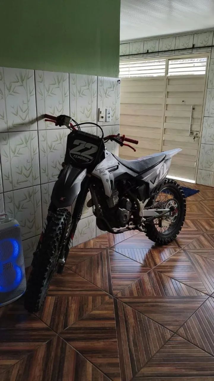 CRF 230 com vários acessórios - Foto 4