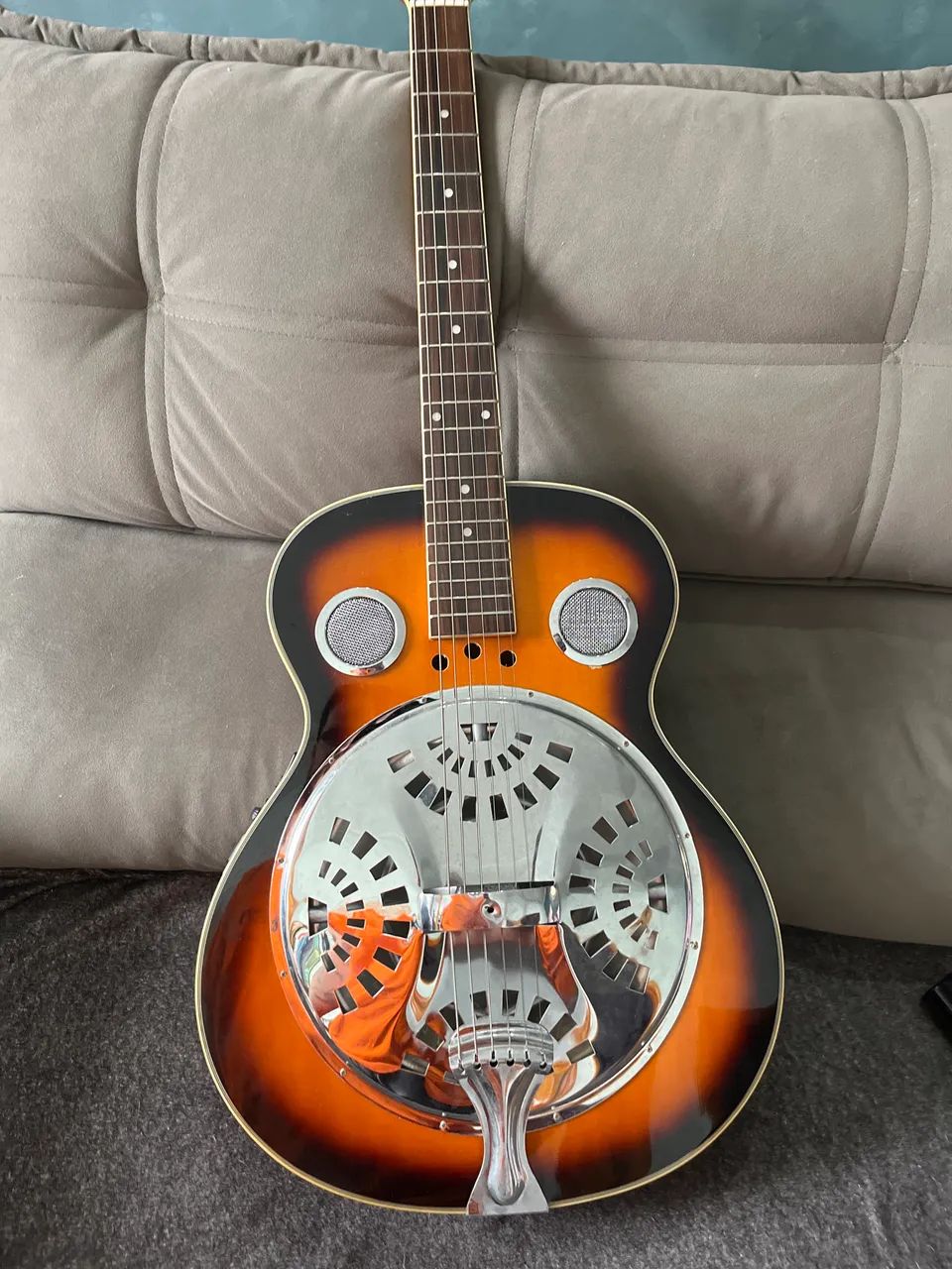 Violão ressonador eletroacústico