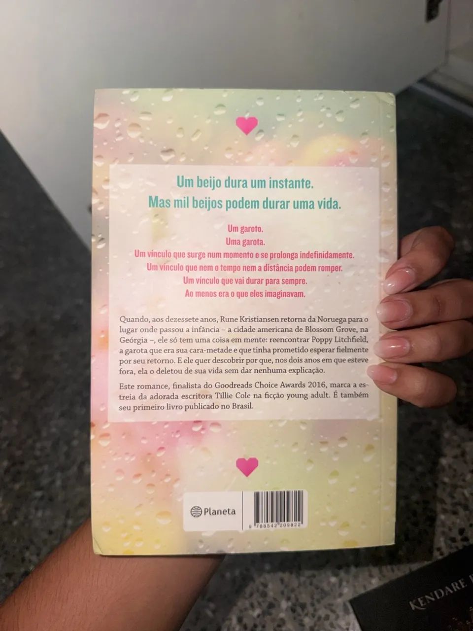 Mil beijos de garoto livro - Foto 2