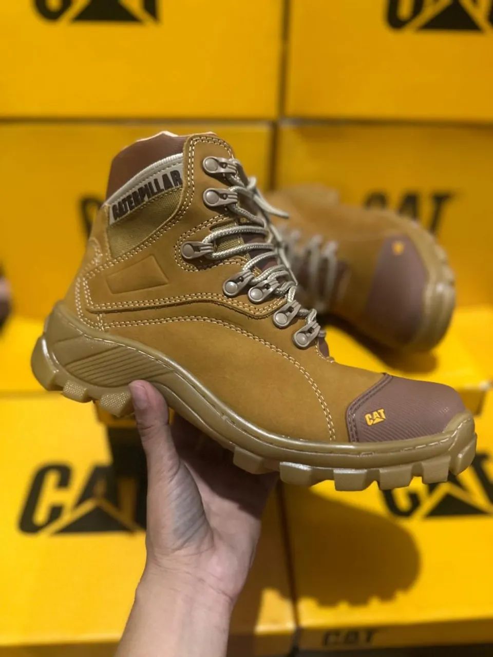 BOTA COTURNO CATERPILLAR COURO LEGÍTIMO 