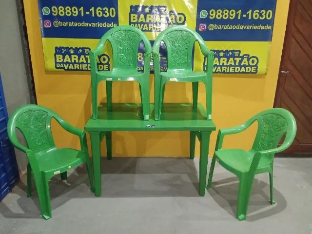 JOGO DE MESA RETANGULAR COM POLTRONAS NOBRE