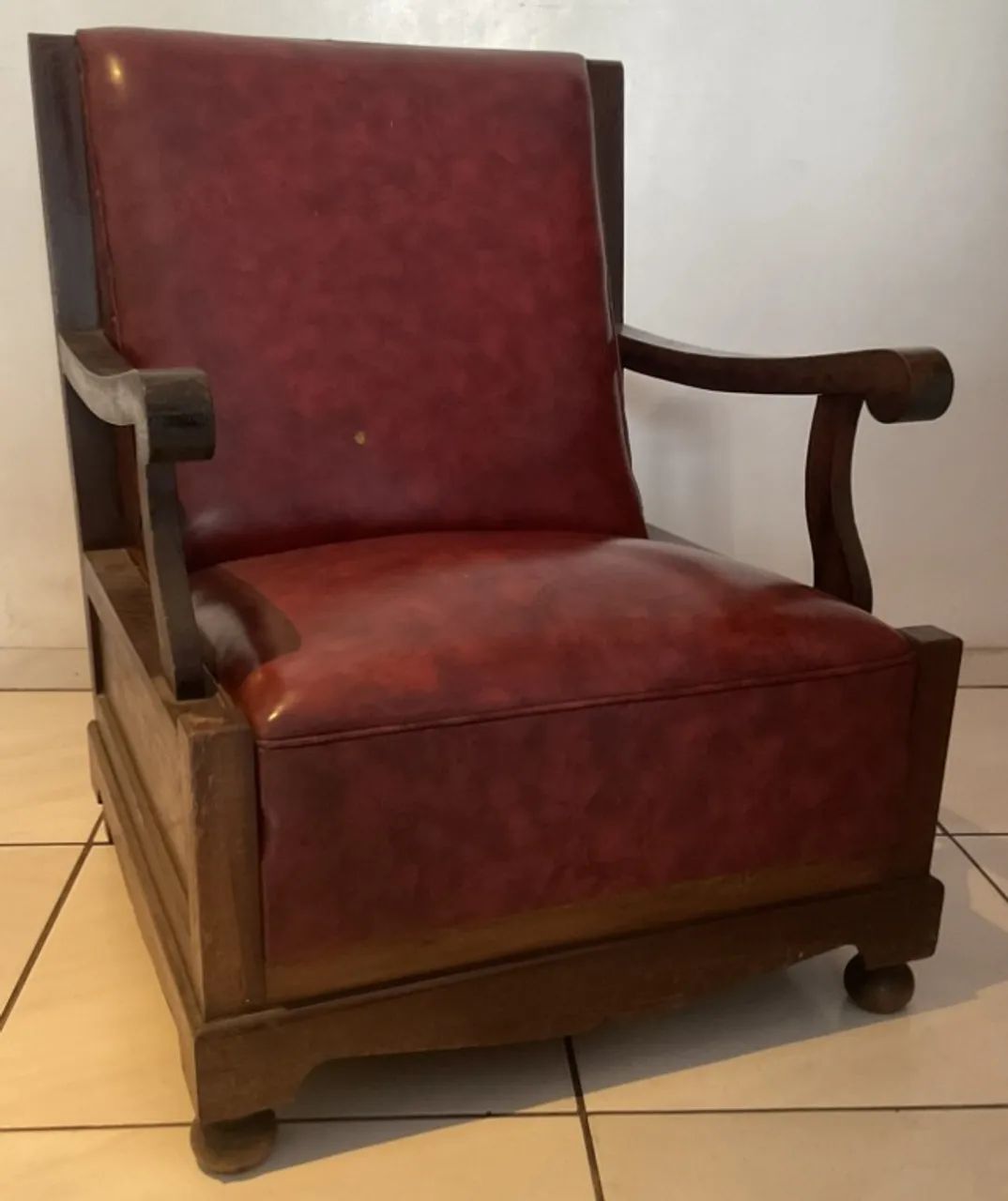Poltrona Vintage - Madeira Maciça - Requer Manutenção