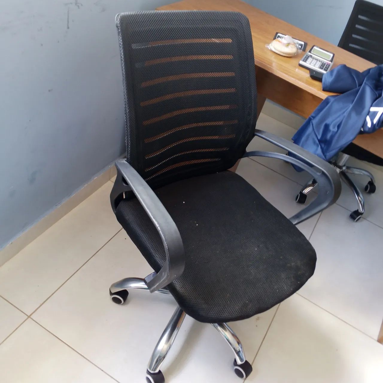 Duas cadeiras de escritório giratoria - Foto 2