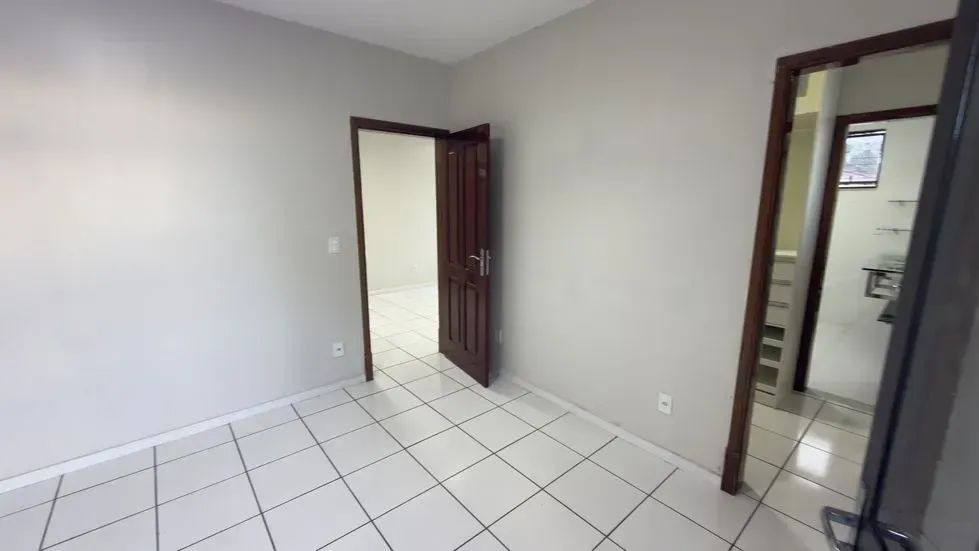 Casa com 4 quartos e garagem para 6 carros em Adrianópolis - Foto 5