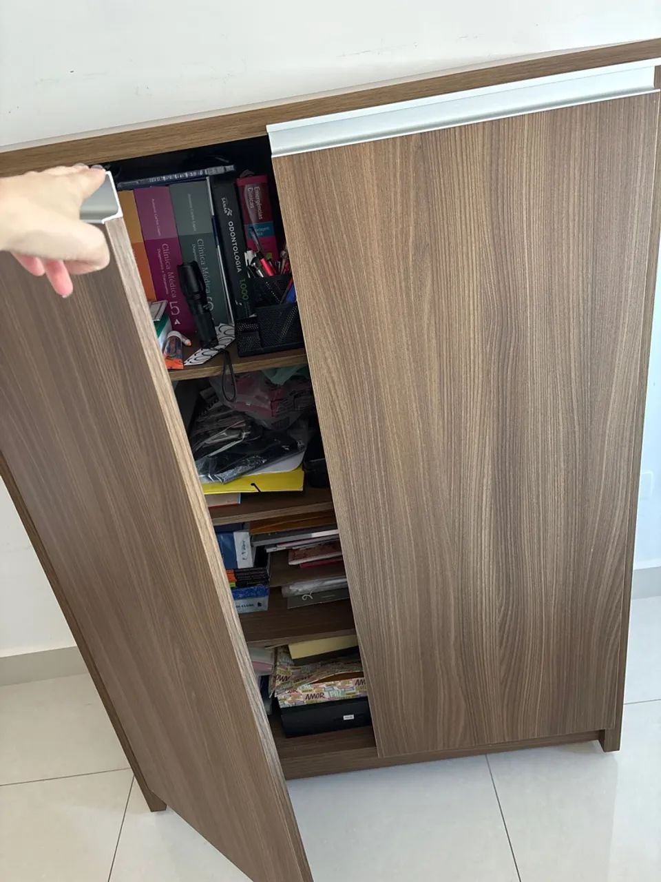 Armário 2 portas em Madeira/MDF - Foto 2