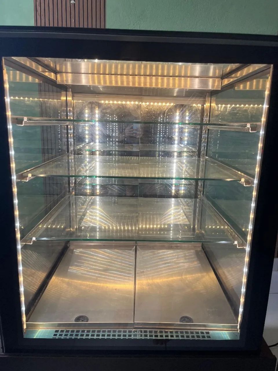  Para vender logo ,Vitrine gelada,semi nova slim funcionado perfeitamente  - Foto 3
