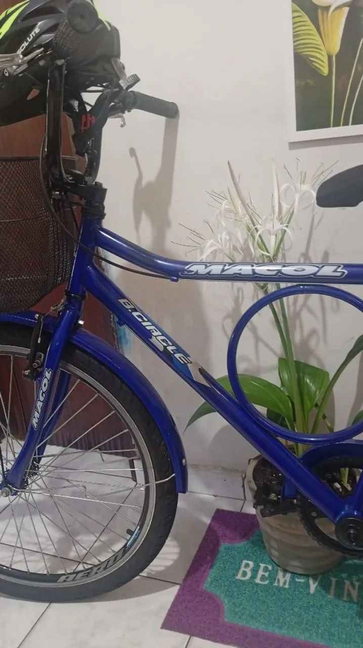 vendo bicicleta ? lindoa nova com cesto é bagageiro vai com  capacete ? de brinde ap - Foto 5