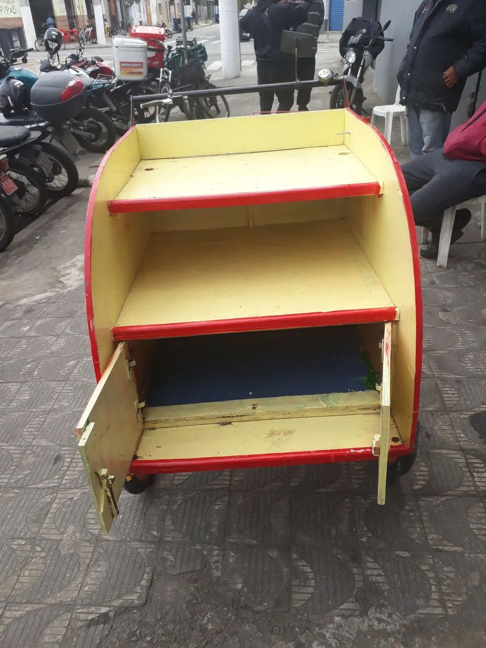 Vendo triciclo para comércio 