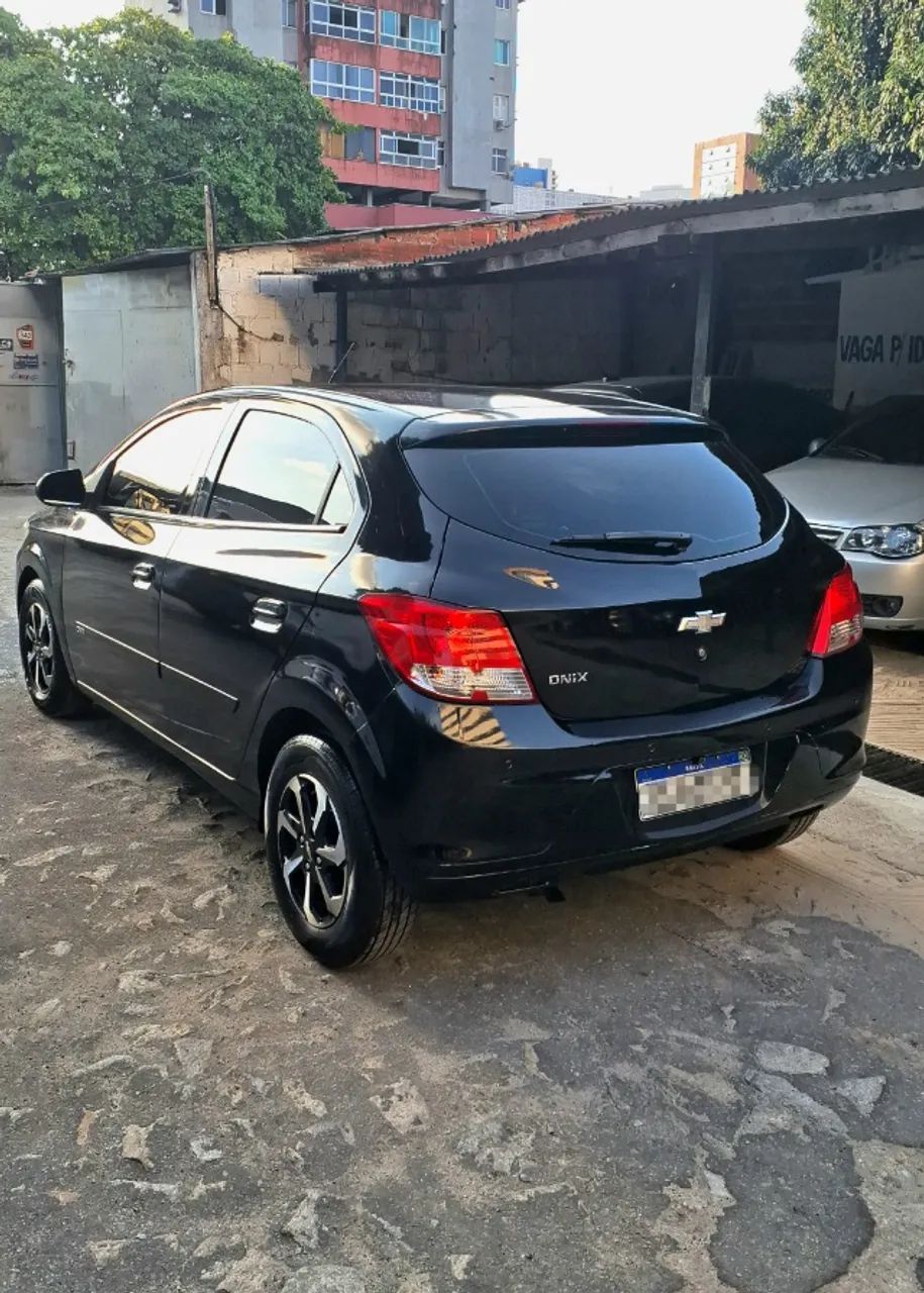 Chevrolet Onix JOY Hatch 1.0 8V Flex Mec. 4P 2017 - Foto 5