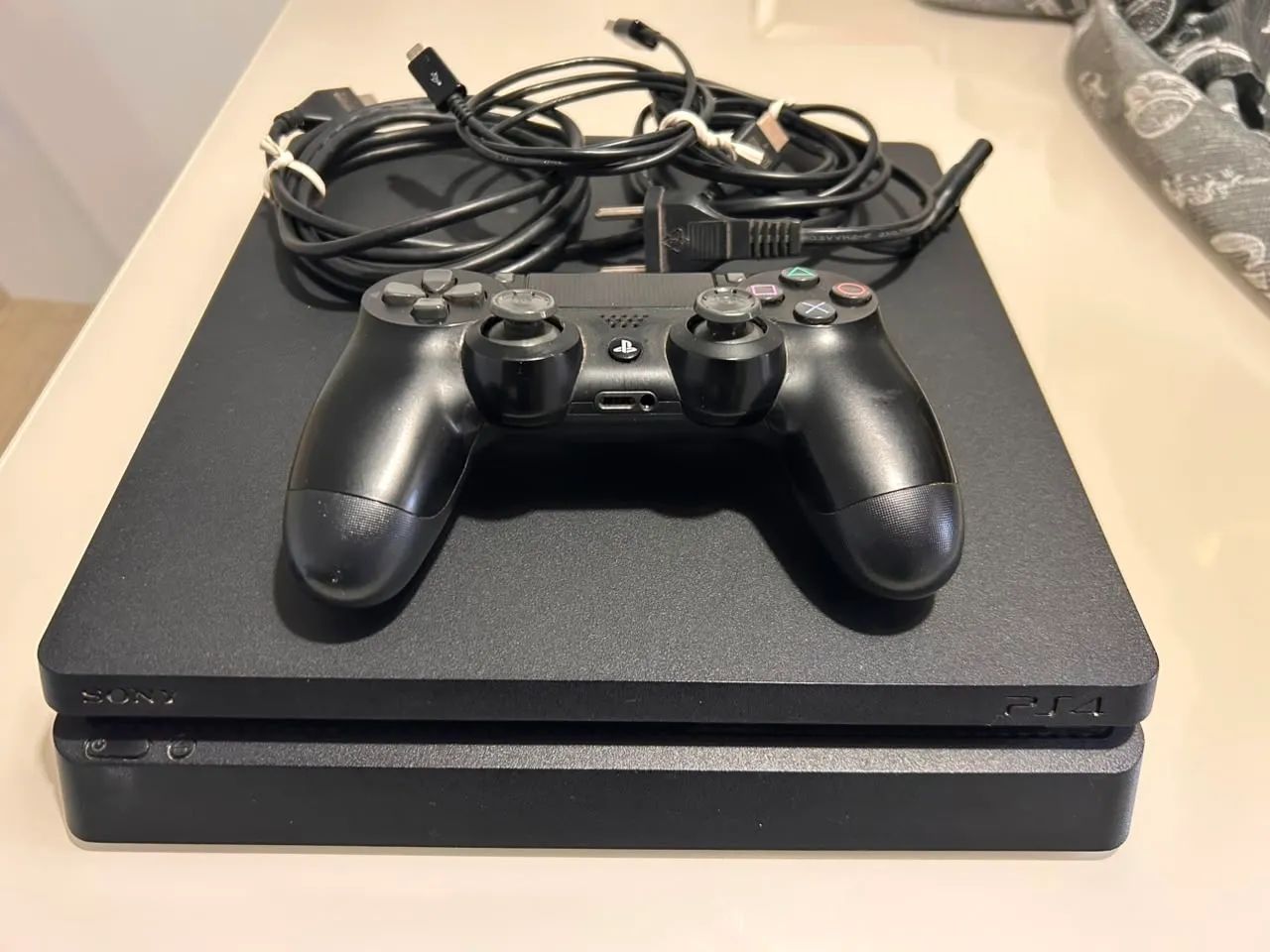 PS4 Slim 1T - Foto 3