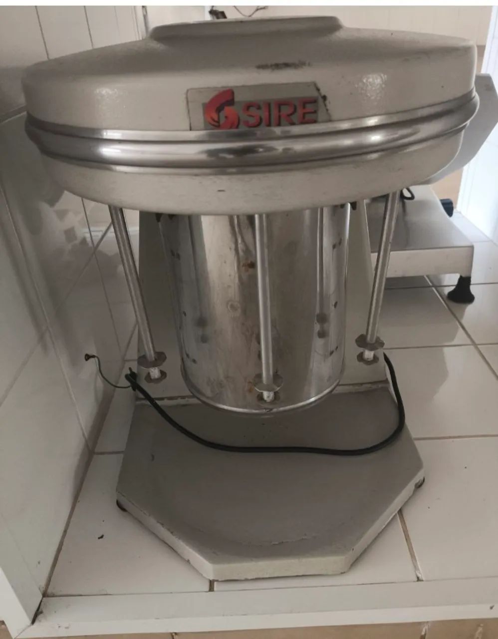 Máquina retrô de milkshake Sire 3 copos