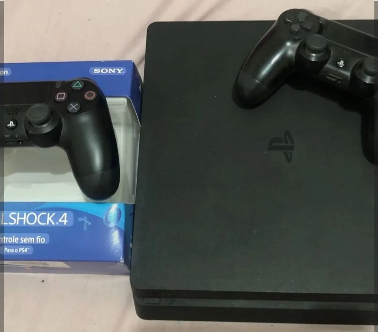 PS4 bem cuidado.