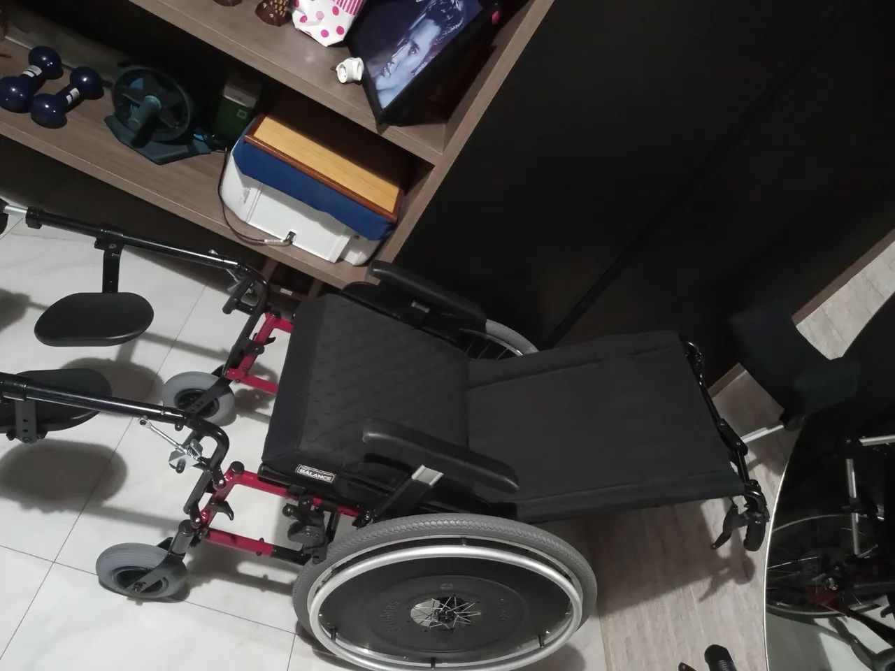 Cadeira de rodas estado Novo - Foto 3