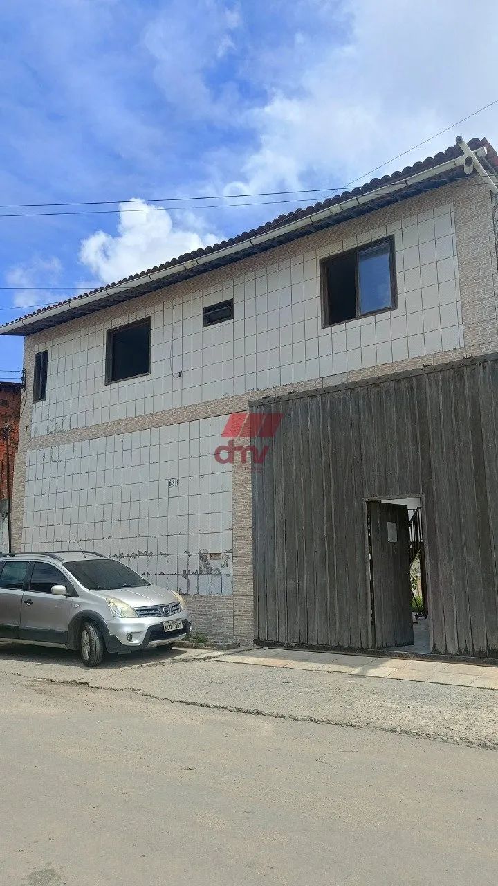 Casa com Galpão nos Fundos perto do Castelão
