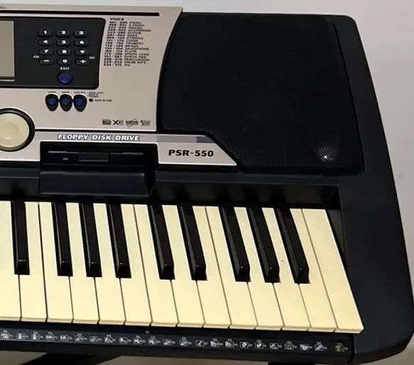 TECLADO YAMAHA PSR 550 USADO - Instrumentos musicais - Centro, Rio