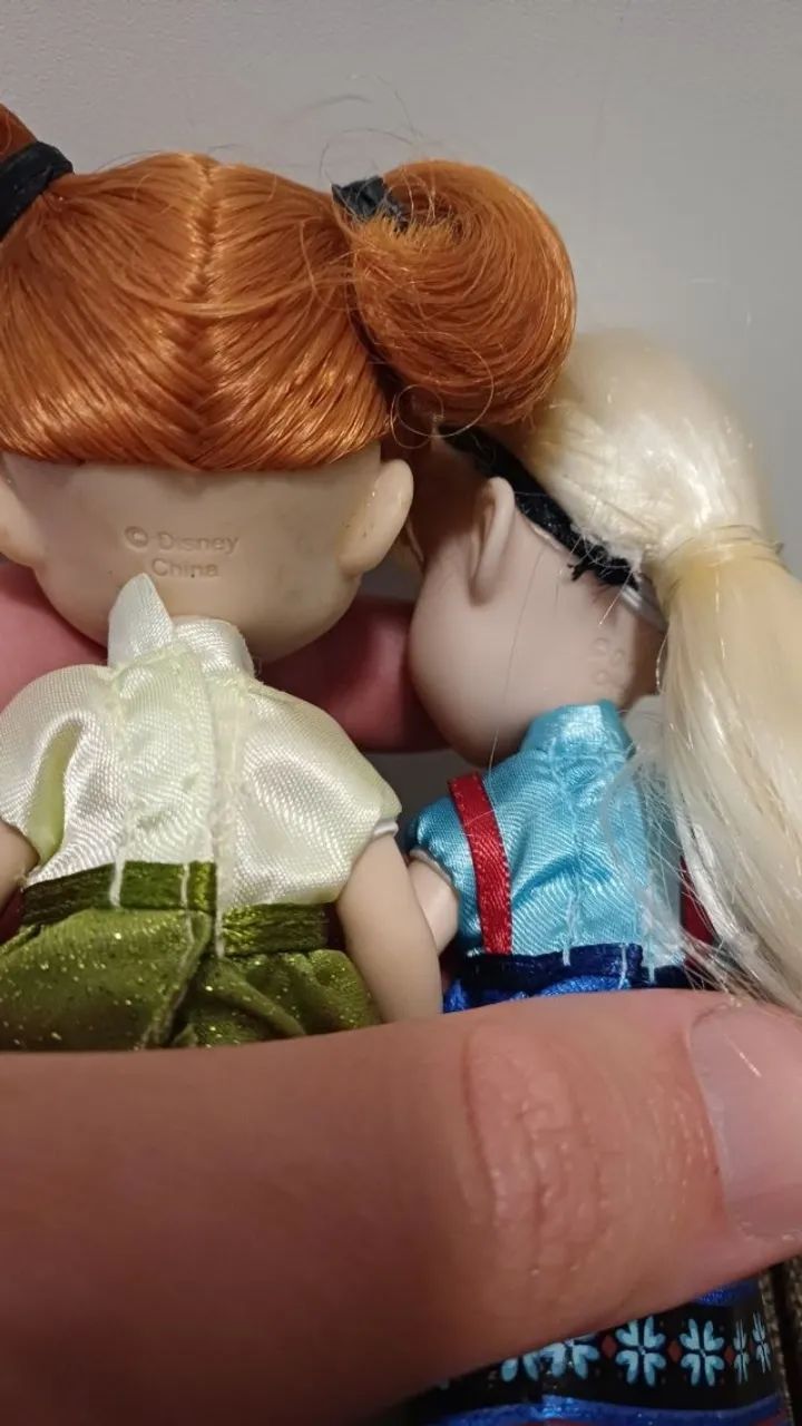 Bonecas Anna e Elsa (Frozen) Disney Animators Original 13cm - Foto 5