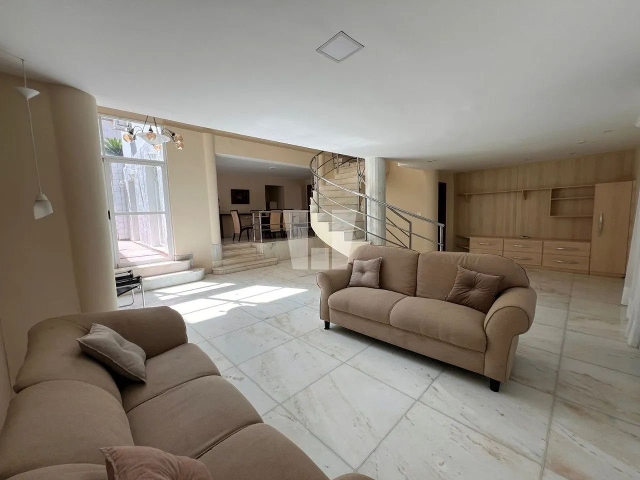 CASA PARA LOCAÇAO NO MANGABEIRAS.