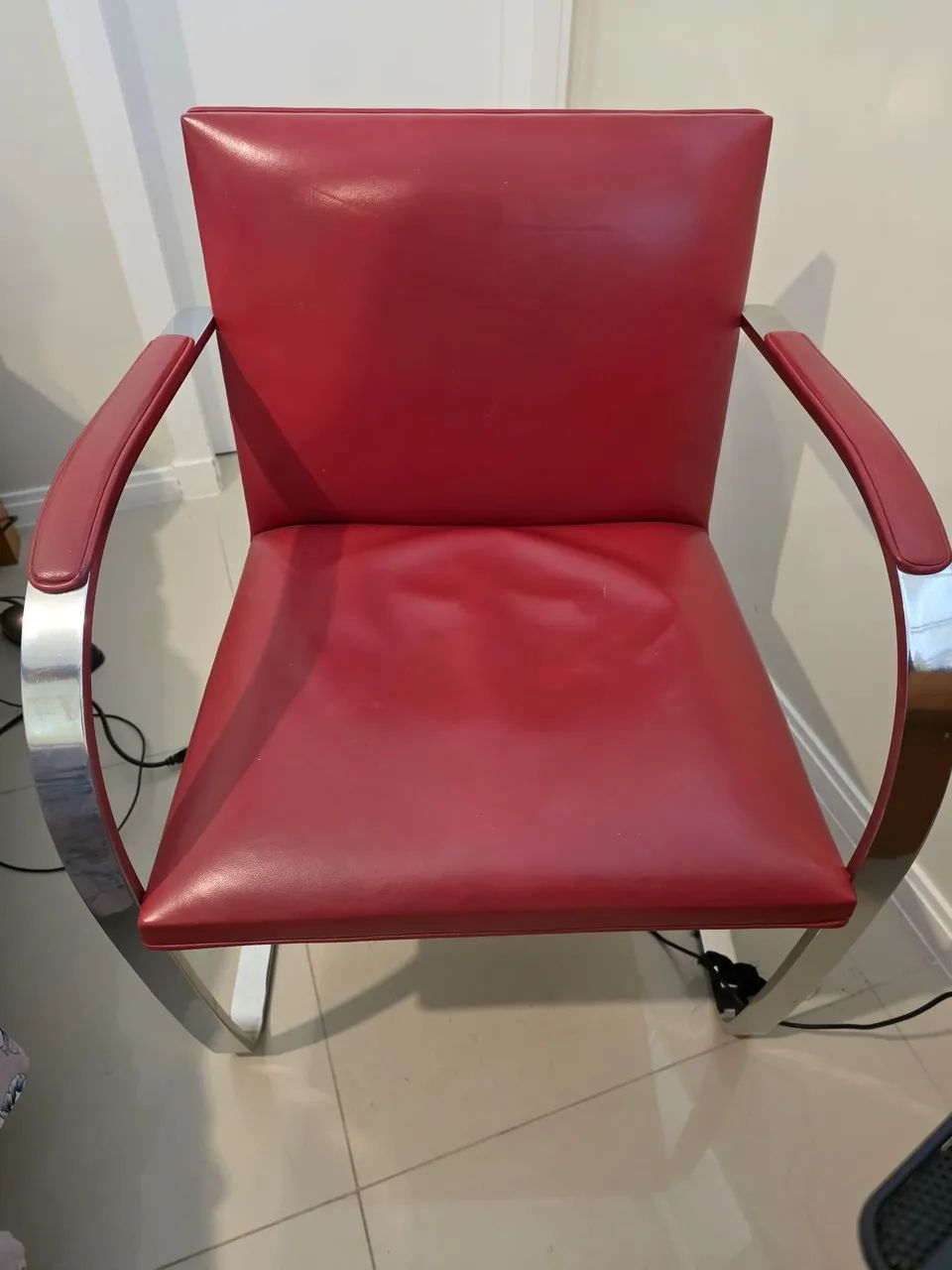 Cadeiras couro e estrutura aço inox - Foto 4