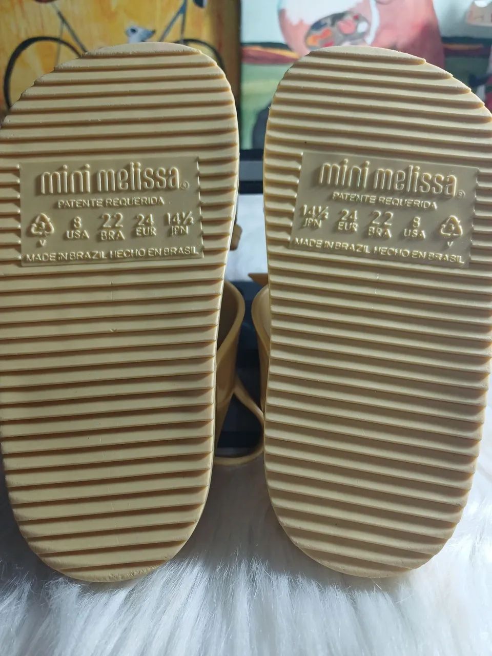 Sandália infantil Mini Melissa amarela de lacinhos, semi-nova.  - Foto 2