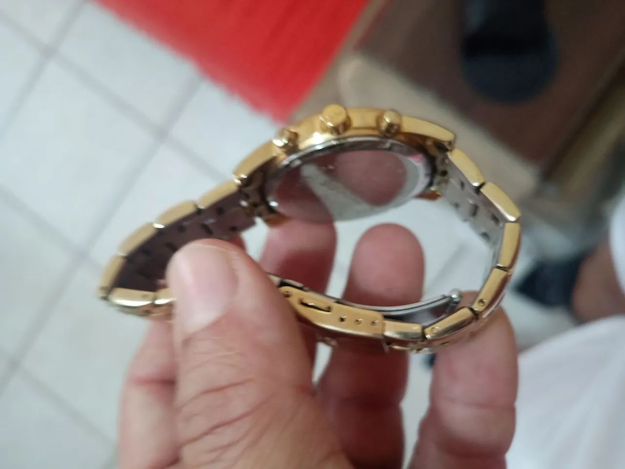 Relógio , banhado a ouro,resistente a água. Bem conservado  - Foto 3