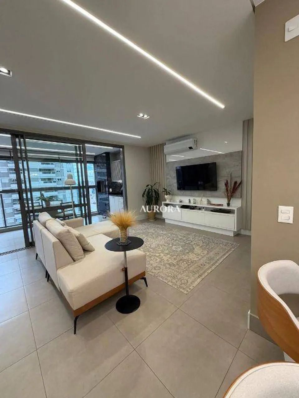 Apartamento no Edifício Glória Residence (Mobiliado) com 3 dormitórios sendo uma suíte à v - Foto 2