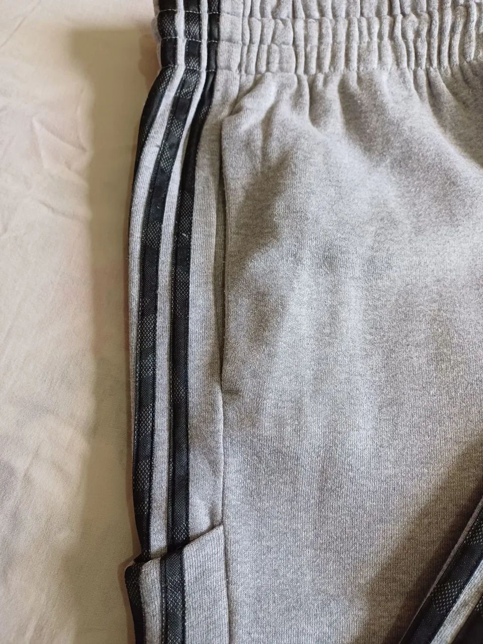 Calça de moleton Adidas cinza, tam G