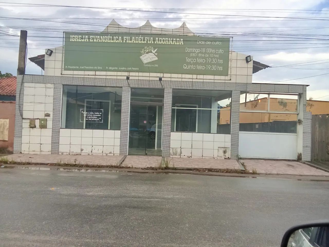 Vende-se Igreja com casa 