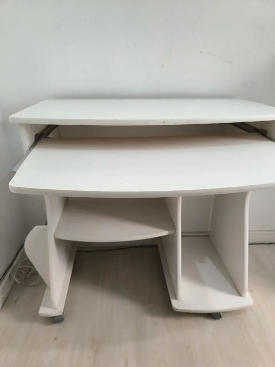 URGENTE-MESA DE COMPUTADOR