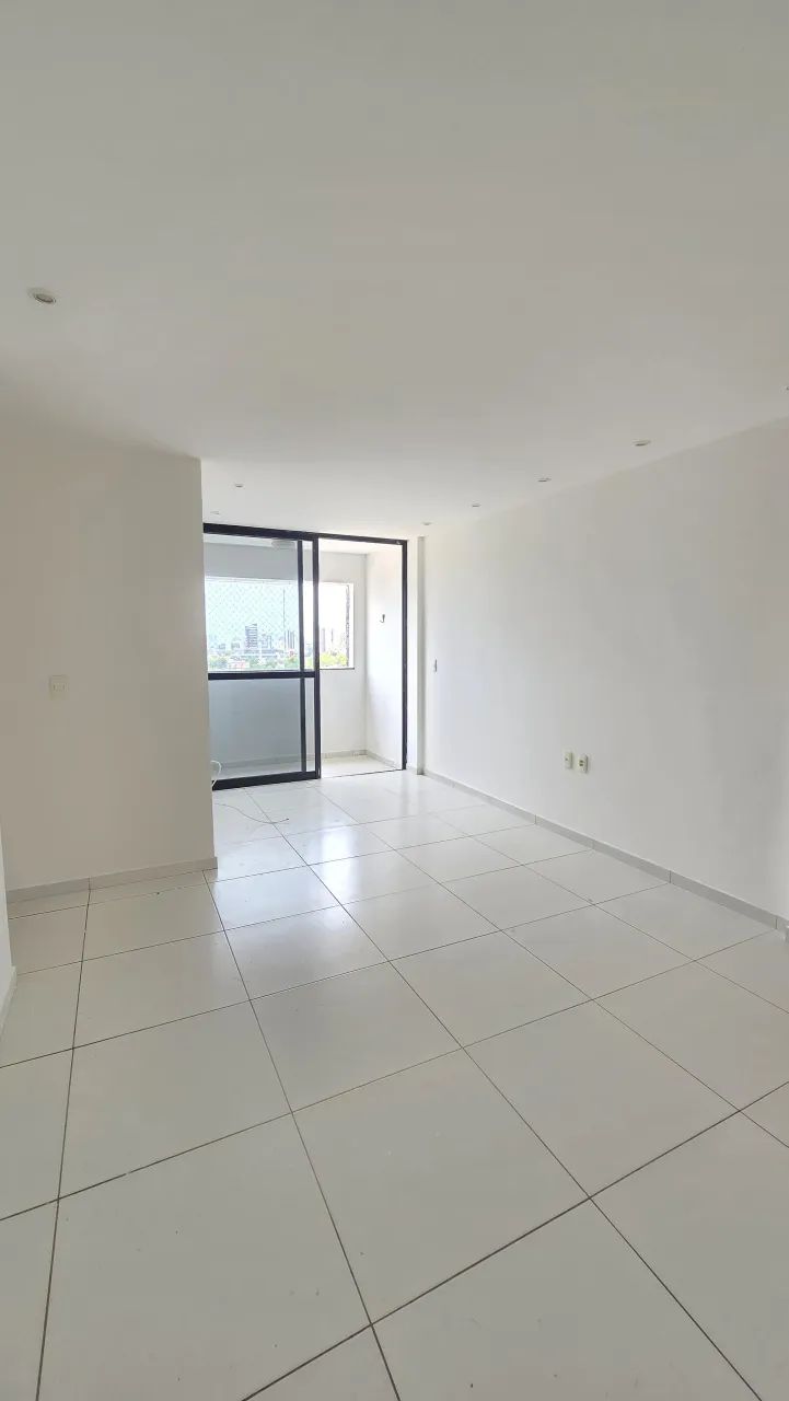 ALUGO APARTAMENTO COM 2/4 SENDO UM SUÍTE e COM VARANDA.  VALOR R$2.700,00 - Foto 3
