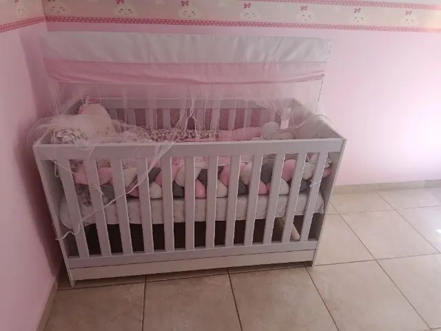 Conjunto berço, guarda roupa e colchão 