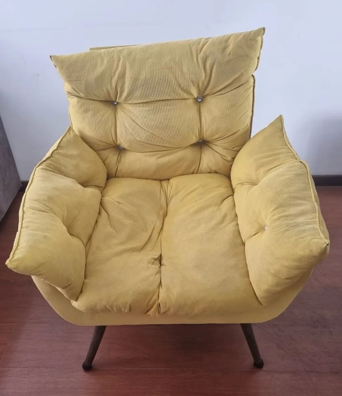 Poltrona Retrô Suede