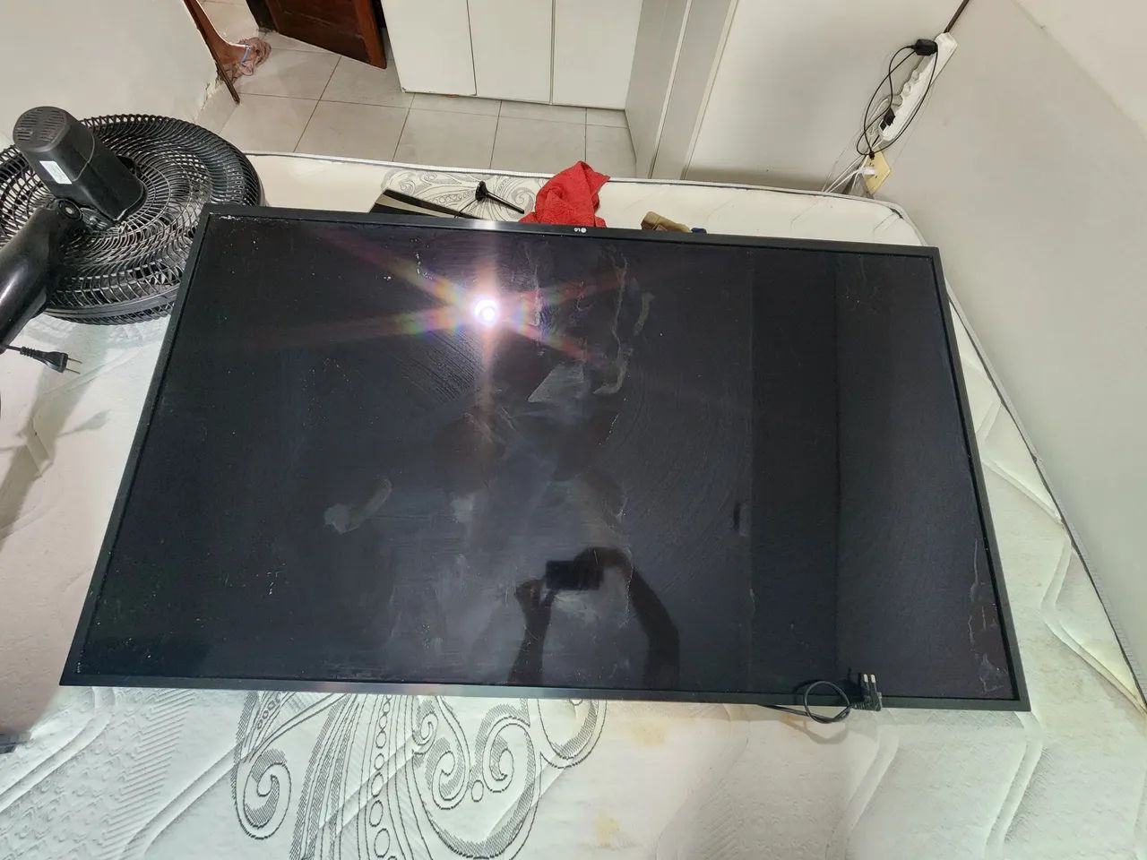Tv quebrada (para retirar peças) - Foto 2