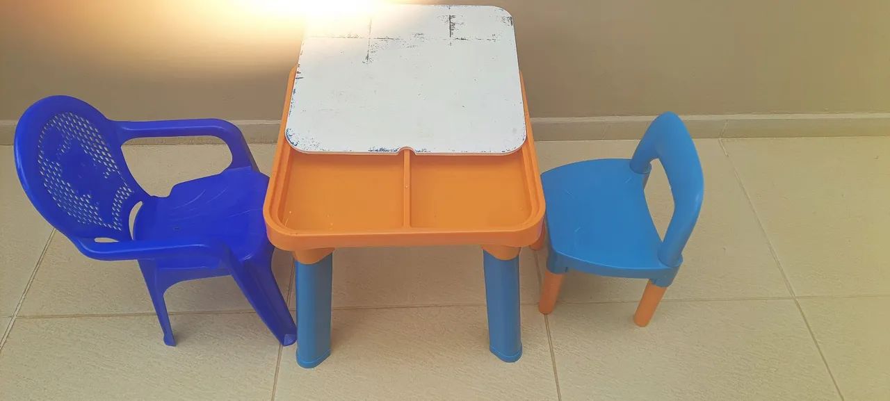 Mesinha infantil com 2 cadeiras - Foto 2