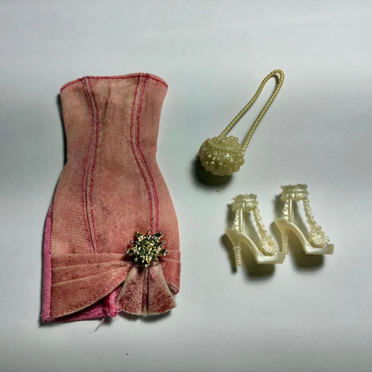 roupa e acessórios barbie  2011 swappin styles wave 1 glam e bolsa da sassy 2010 wave 3 - Foto 2