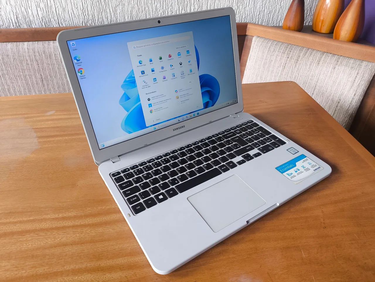 Notebook Samsung i3 (7th), SSD M2 + HD, Windows 11, tela de 15.6 polegadas