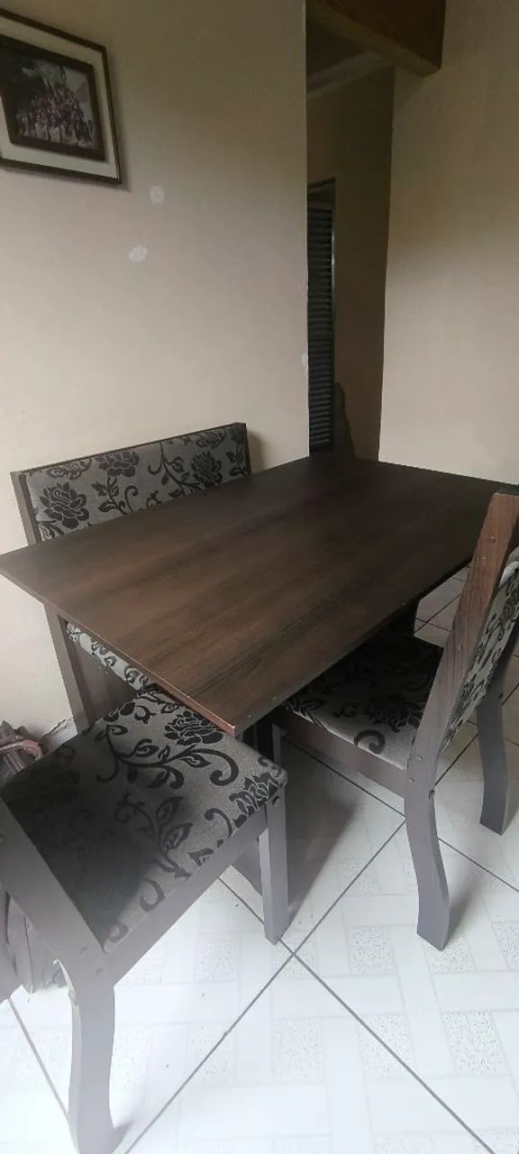 Mesa de Jantar com 2 Cadeiras e Mini Banco - Ótimo estado - Foto 3
