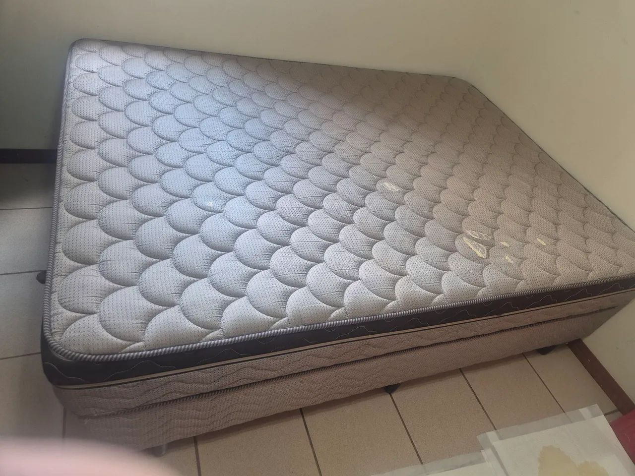 Cama casal normal semi nova