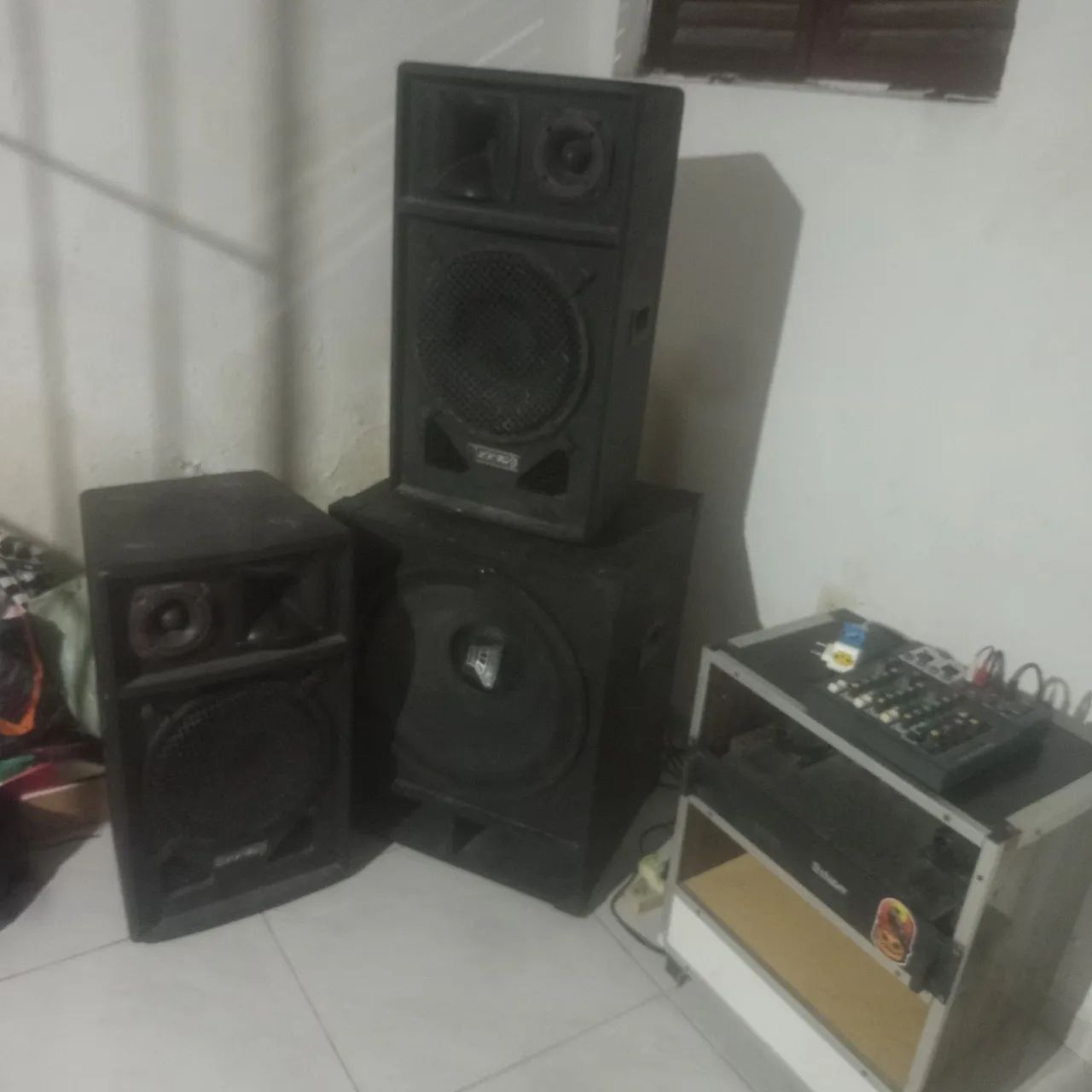 Som montado 2 de 12 pesado e 1 de 18 pesado