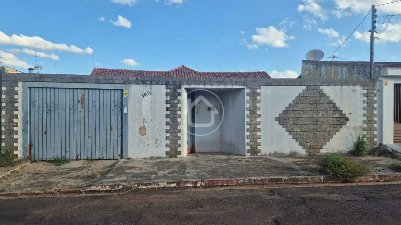 CASA COM 3 DORMITORIOS E PISCINA - VILA SOBRINHO