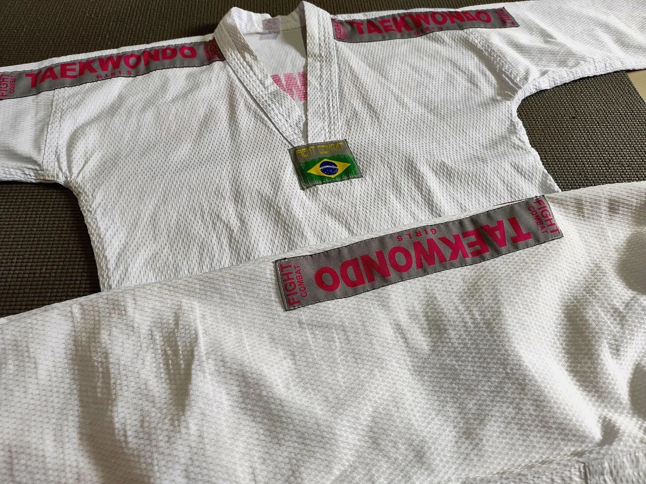 Dobok Feminino infantil de Taekwondo Tam. M3 SEMINOVO