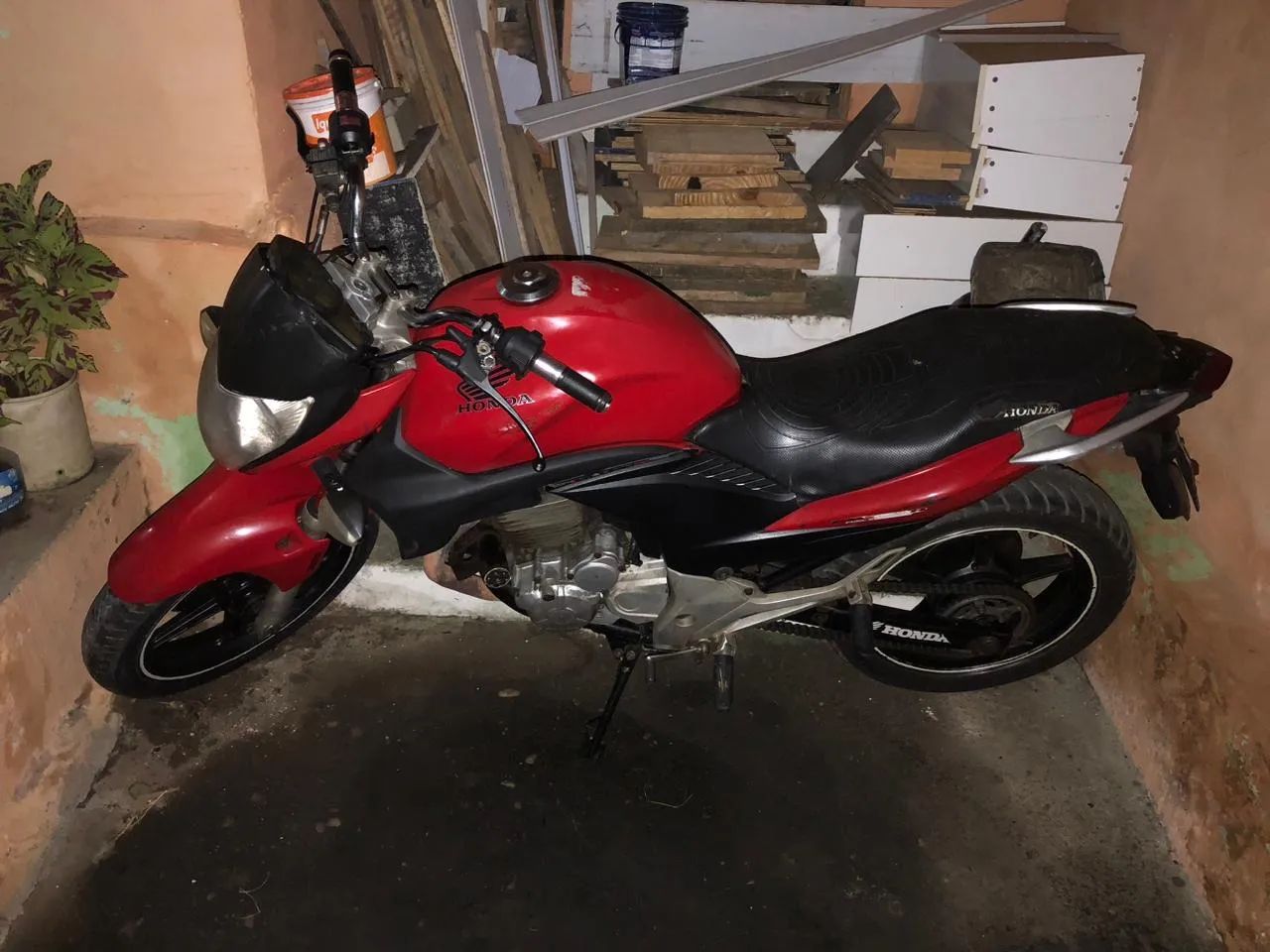 CB 300 atrasada