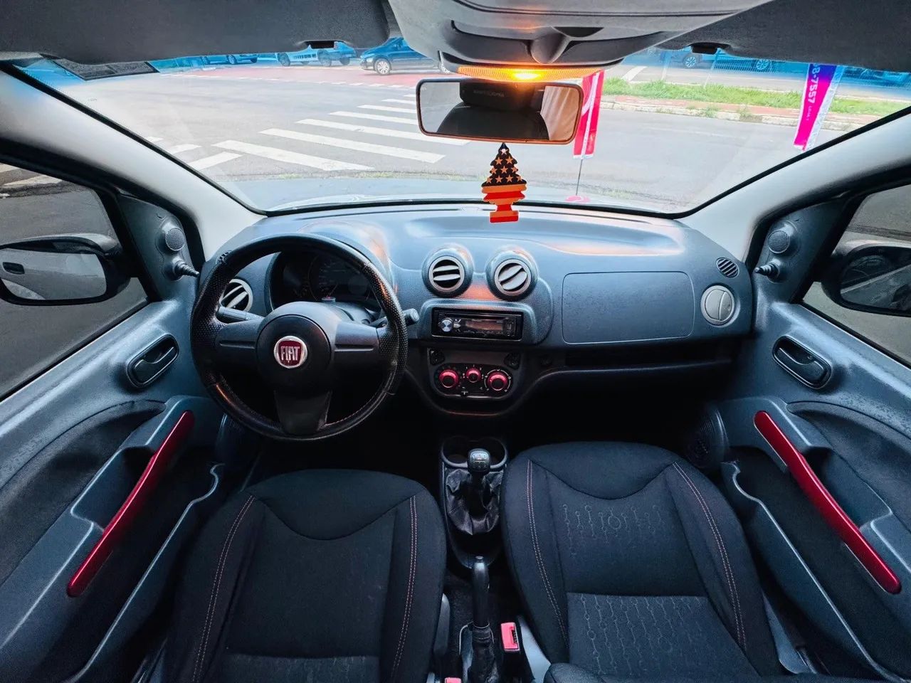 Fiat Uno Sporting 1.4 EVO Fire Flex 8V 4P 2012 - Foto 3